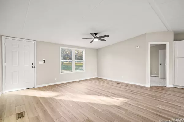 Von Ormy, TX 78073-3020,5246 SAVANNAH WAY