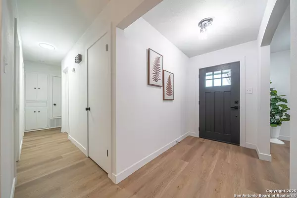 Live Oak, TX 78233,7817 Hollow Oak