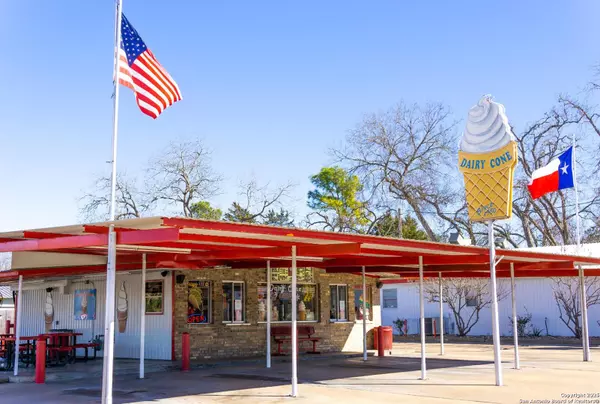 836 WALNUT STREET, Columbus, TX 78934