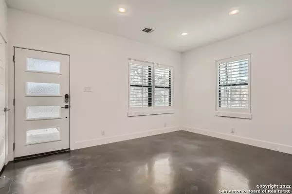 San Antonio, TX 78212-3073,425 E Mistletoe Ave. UNIT 200