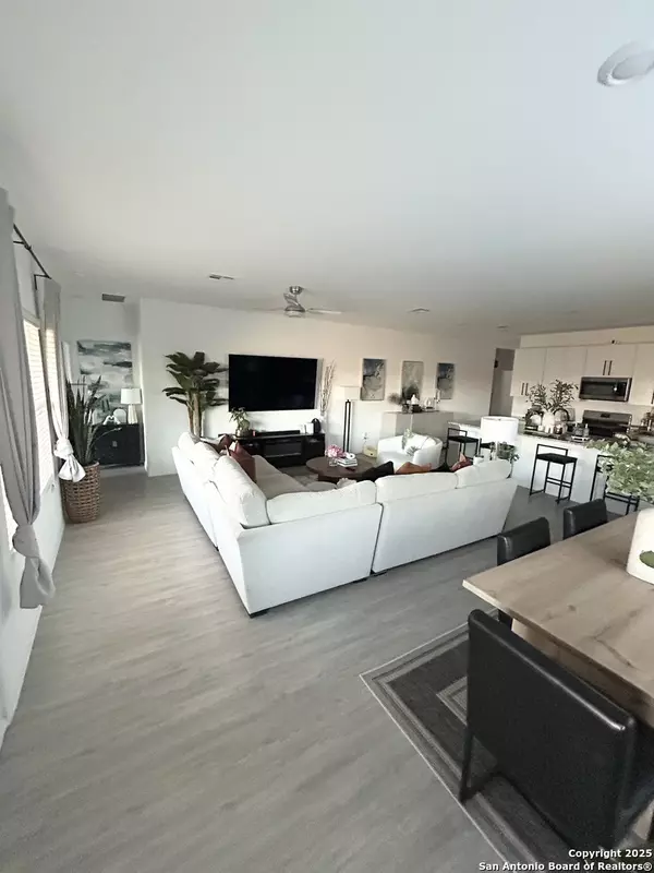 Converse, TX 78109,10127 Helios