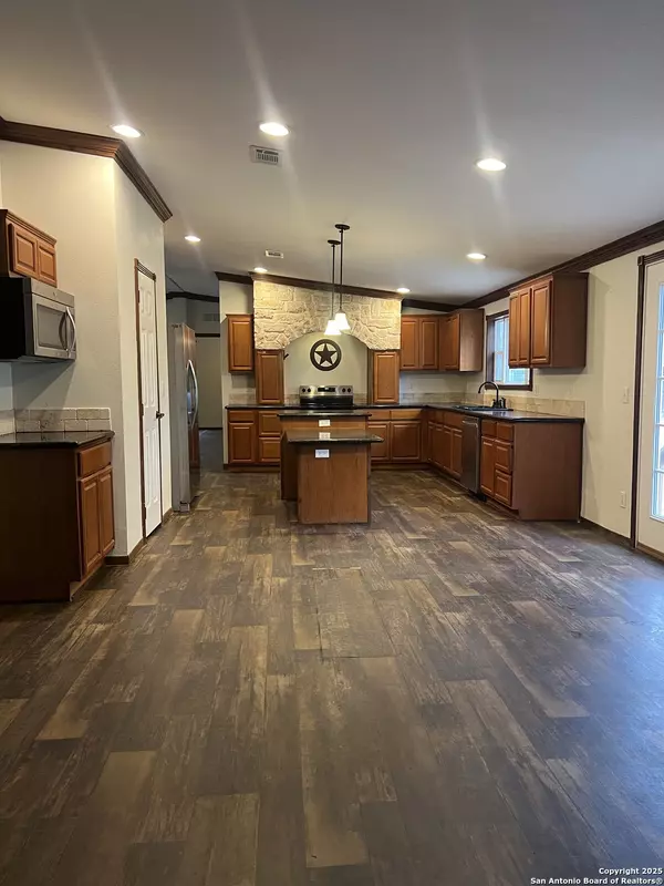 La Vernia, TX 78121,219 Hickory Hill