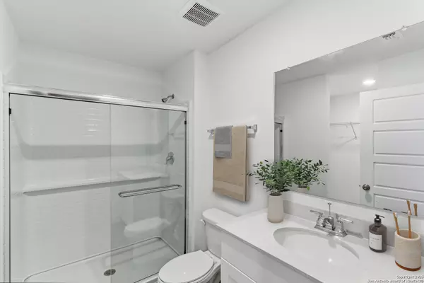 San Antonio, TX 78245,5128 Bay Breeze