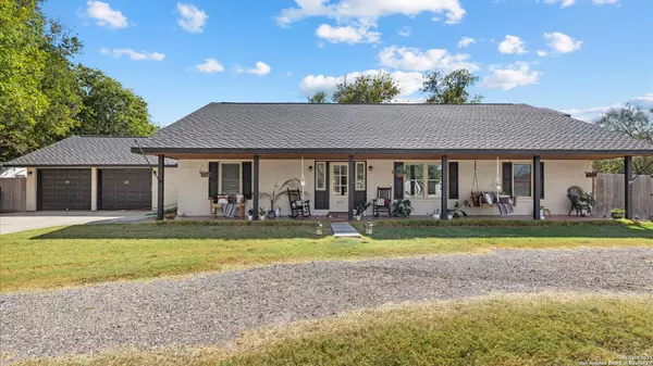 207 WOODLAKE, Mcqueeney, TX 78123-3212