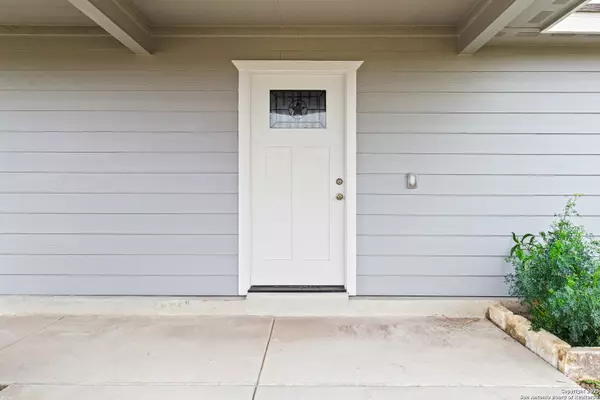 Natalia, TX 78059,1034 County Road 6710