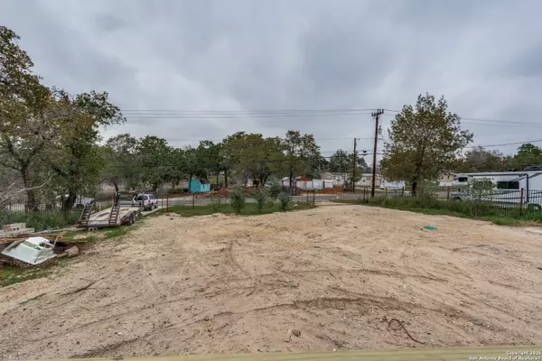 Elmendorf, TX 78112,4634 Waterwood Pass