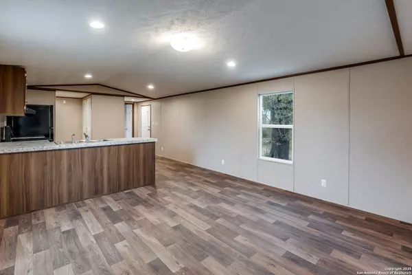 Elmendorf, TX 78112,4634 Waterwood Pass