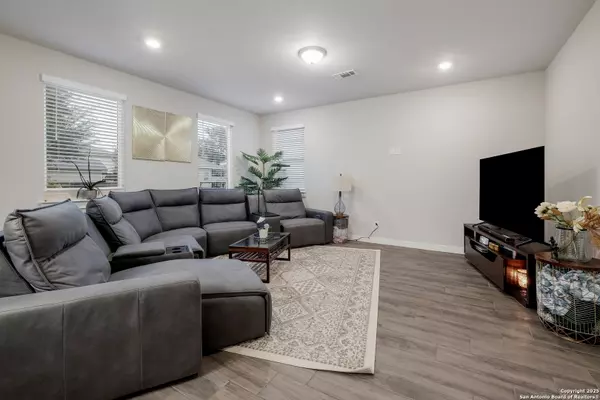 San Antonio, TX 78245,724 Fort Leonard