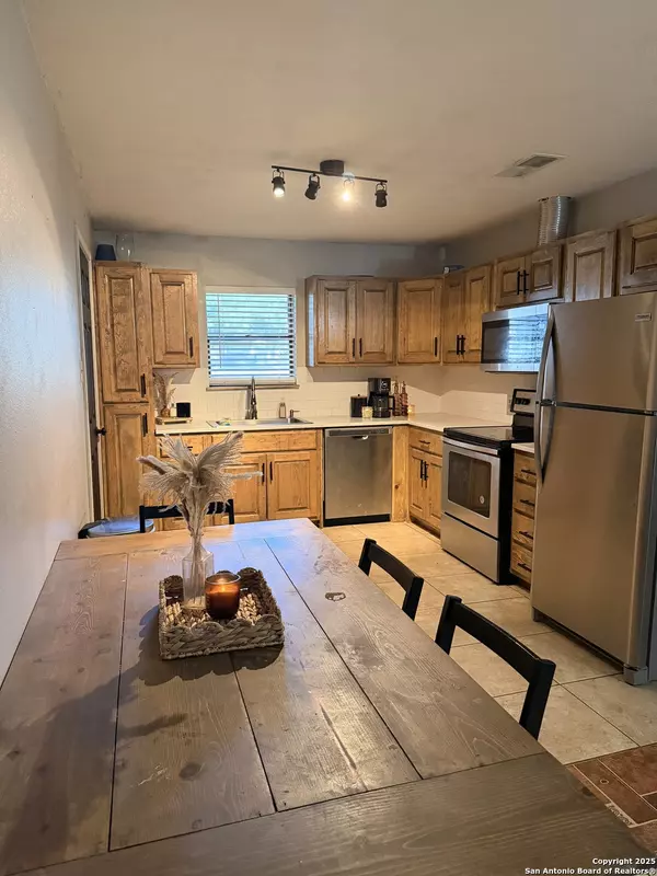 Beeville, TX 78102,902 W Flournoy