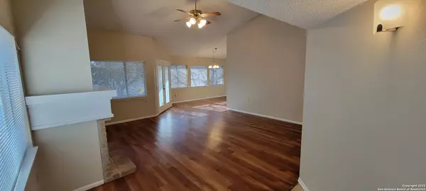 Converse, TX 78109,9827 Balanced Rock