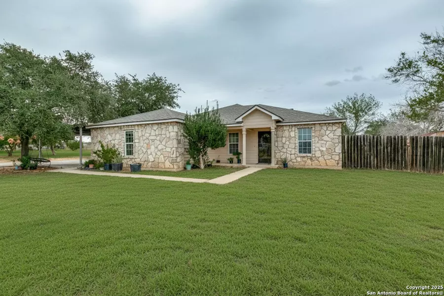 745 Cimarron Square, Poteet, TX 78065