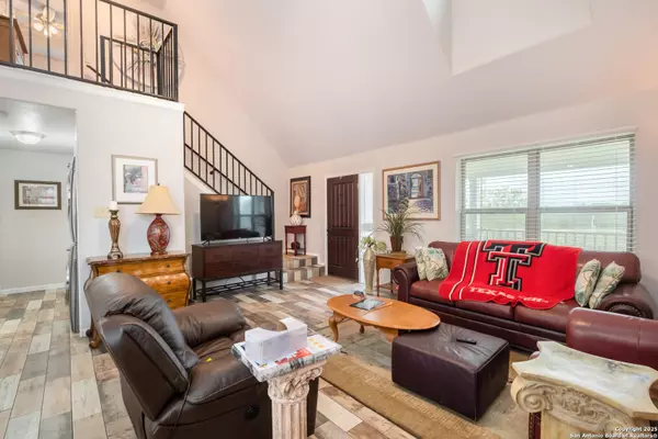 Seguin, TX 78155,163 Buckeye