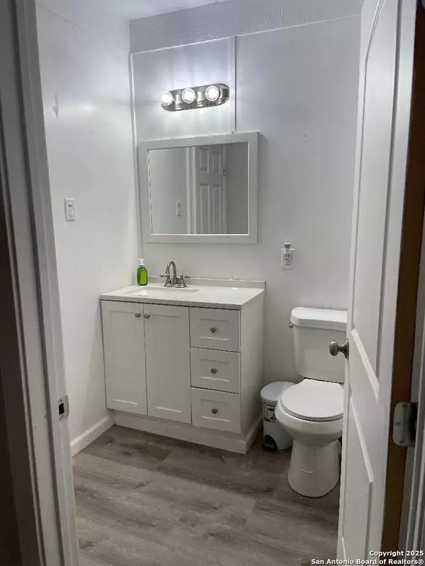 La Vernia, TX 78121,2124 Polly Ln B