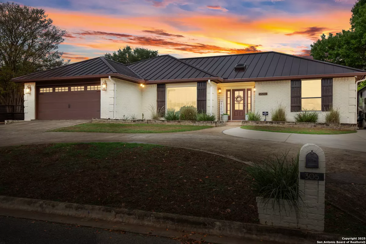 New Braunfels, TX 78130,305 E Tanglewood