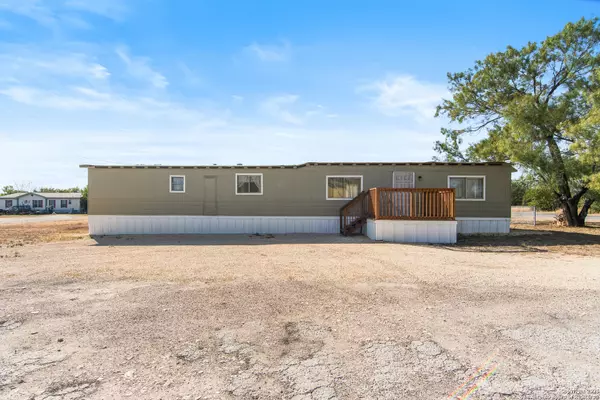 401 Uvalde Oaks Dr, Uvalde, TX 78801
