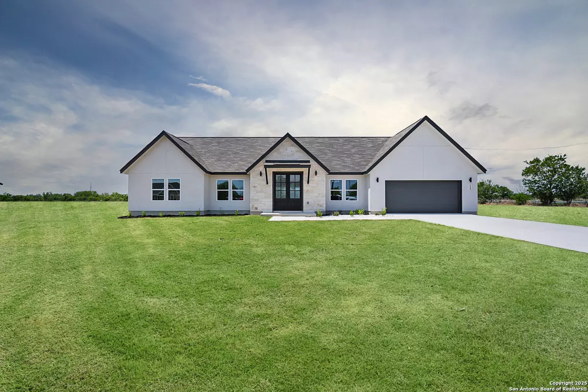 Natalia, TX 78059,122 Ranchero Way