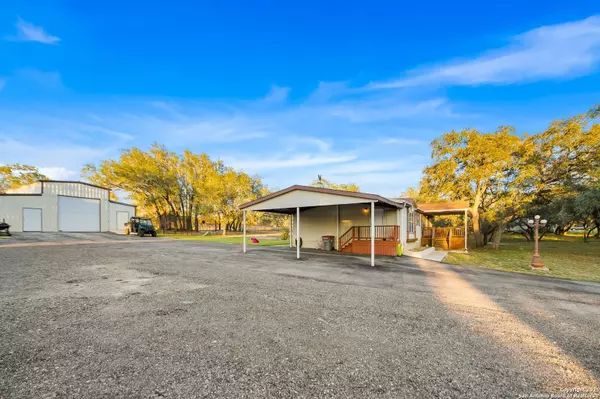 Floresville, TX 78114,1218 Eagle Creek