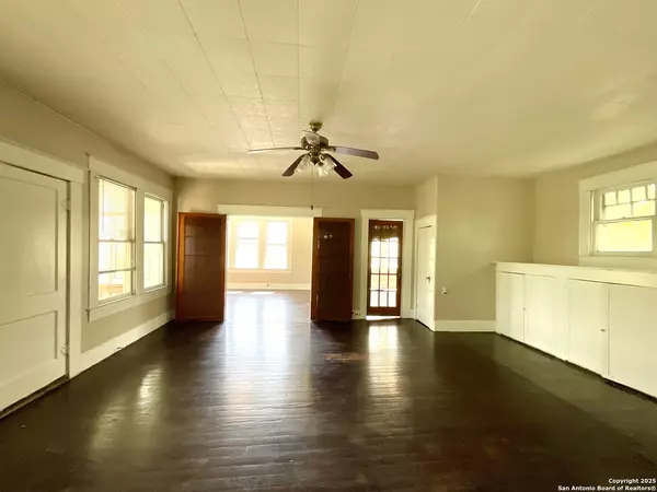 San Antonio, TX 78212,810 W Magnolia UNIT 2