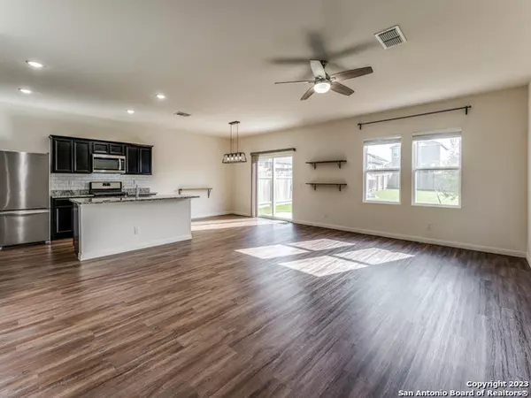 St Hedwig, TX 78152,5136 MORNING GRAZE