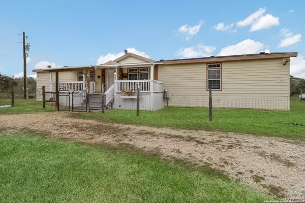 4892 County Road 427, Stockdale, TX 78160