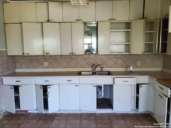 San Antonio, TX 78214,105 E Bonner Ave