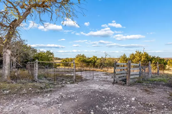 Fredericksburg, TX 78624,1106 Perry Ranch