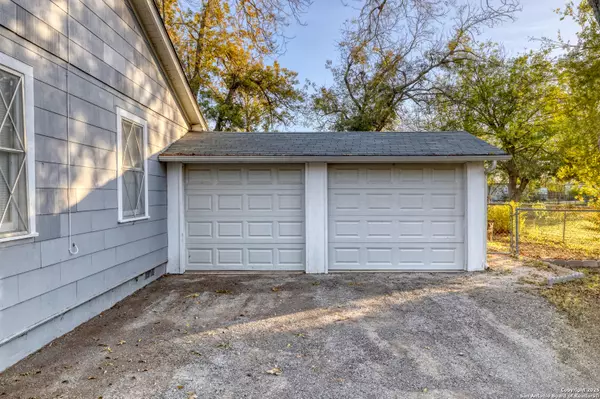 Hondo, TX 78861,1703 22nd