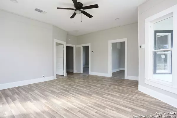 Jourdanton, TX 78026,804 cantrell