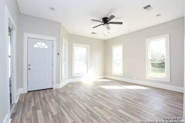 Jourdanton, TX 78026,804 cantrell