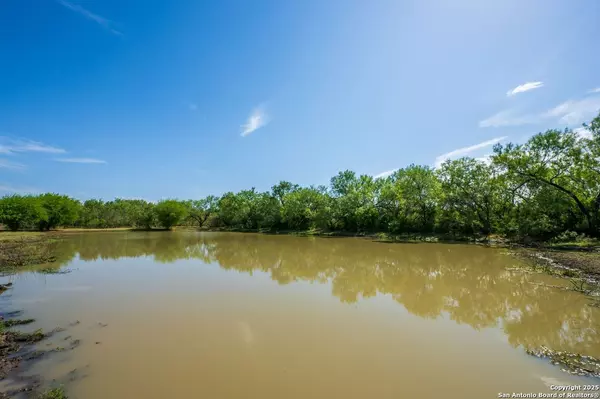 CR 732 Cr 732, Yancey, TX 78666