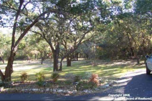 126 CLIFFSIDE DR, Shavano Park, TX 78231-