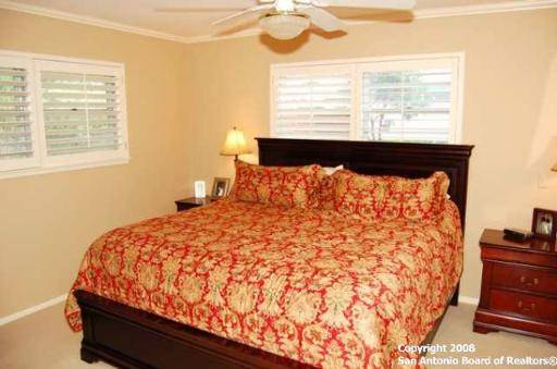 Windcrest, TX 78239-2034,8814 MIDCROWN DR