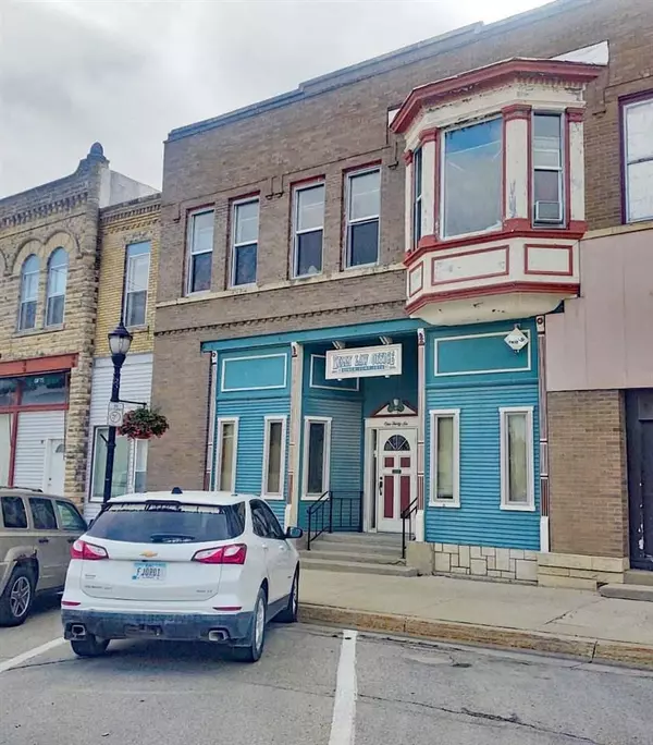 136 N Lawler ST, Postville, IA 52162