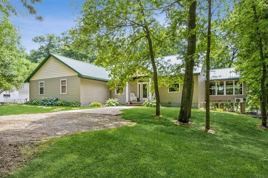 2948 Coggon RD, Coggon, IA 52218