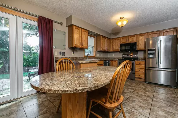 Manchester, IA 52057,104 Grayson CT