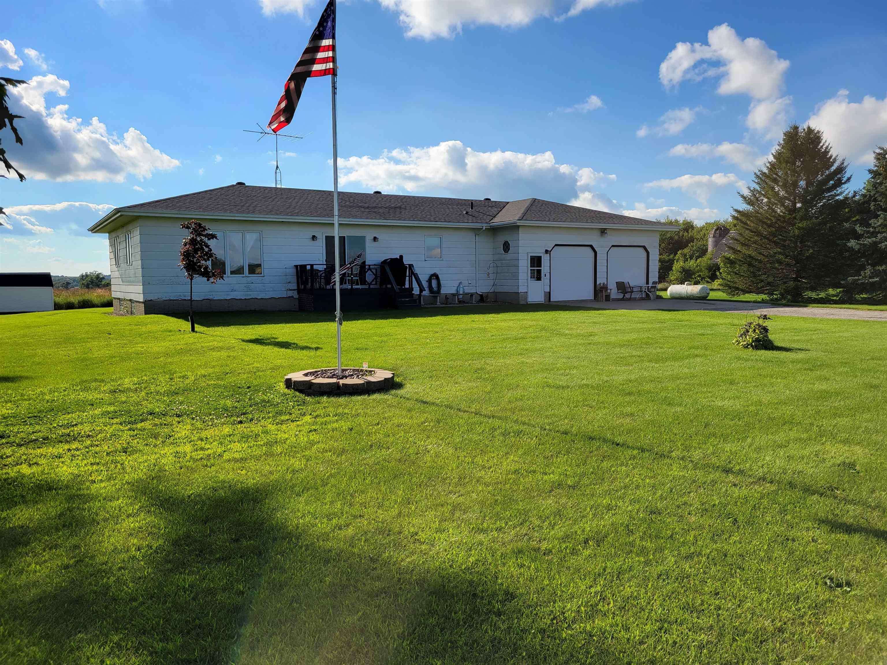 17237 Lourdes RD, Elma, IA 50628