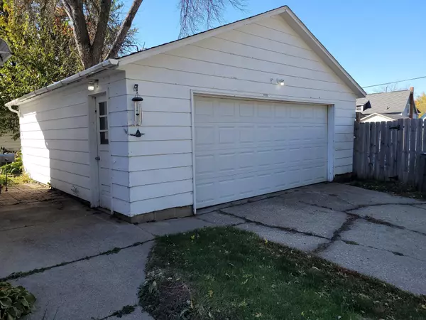 Oelwein, IA 50662,136 NE 5th AVE