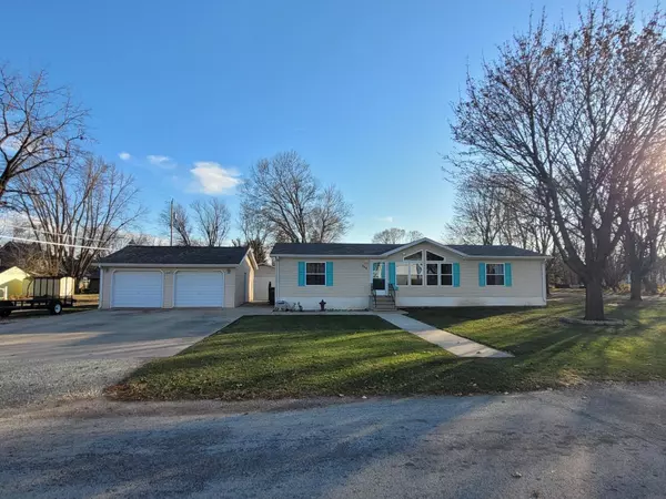 400 Lincoln Dr. NE, Oelwein, IA 50662