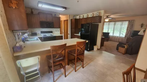 Arlington, IA 50606,411 South ST