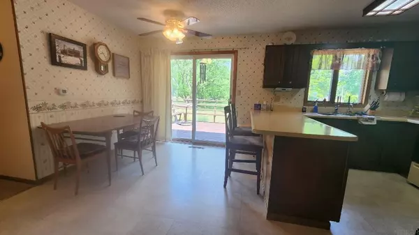 Arlington, IA 50606,411 South ST