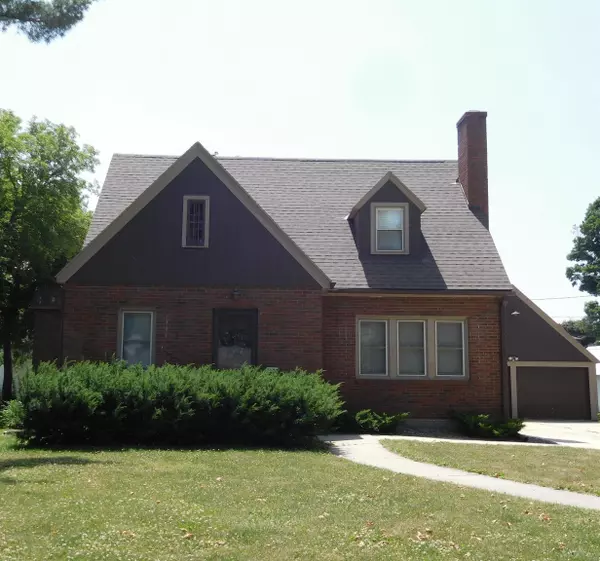 121 E 6th Avenue, Cresco, IA 52136