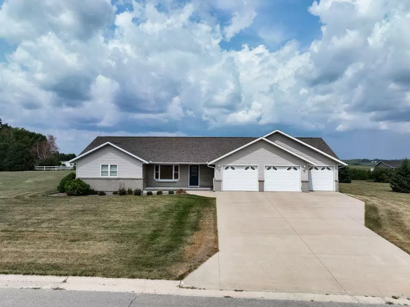 2407 Logen RD, Ridgeway, IA 52165