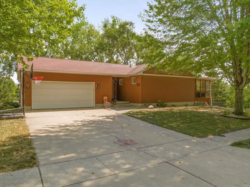 5520 Marius DR, Cedar Falls, IA 50613
