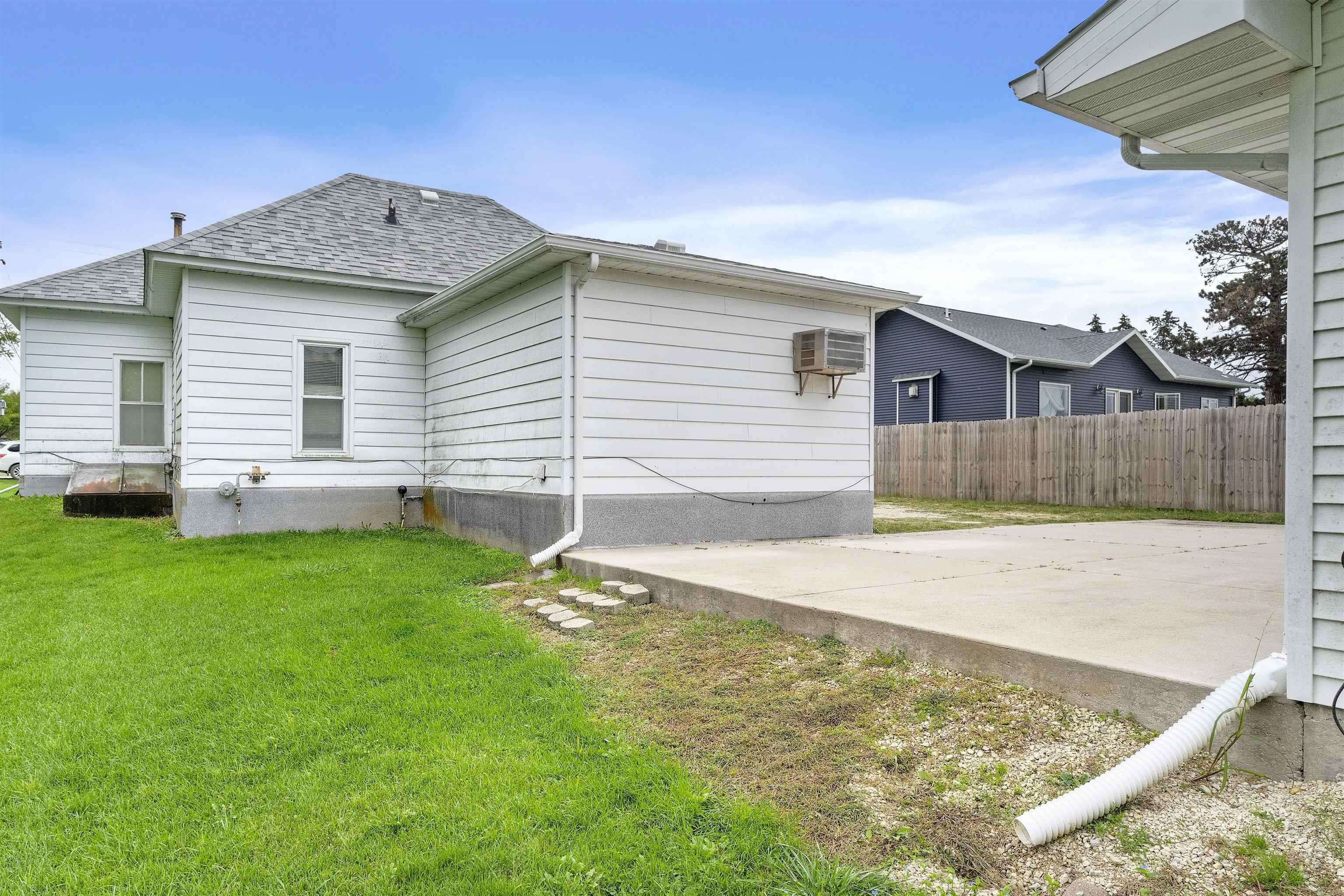 Fairbank, IA 50629,306 S 4th St