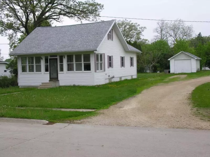 407 Walnut ST, Riceville, IA 50466