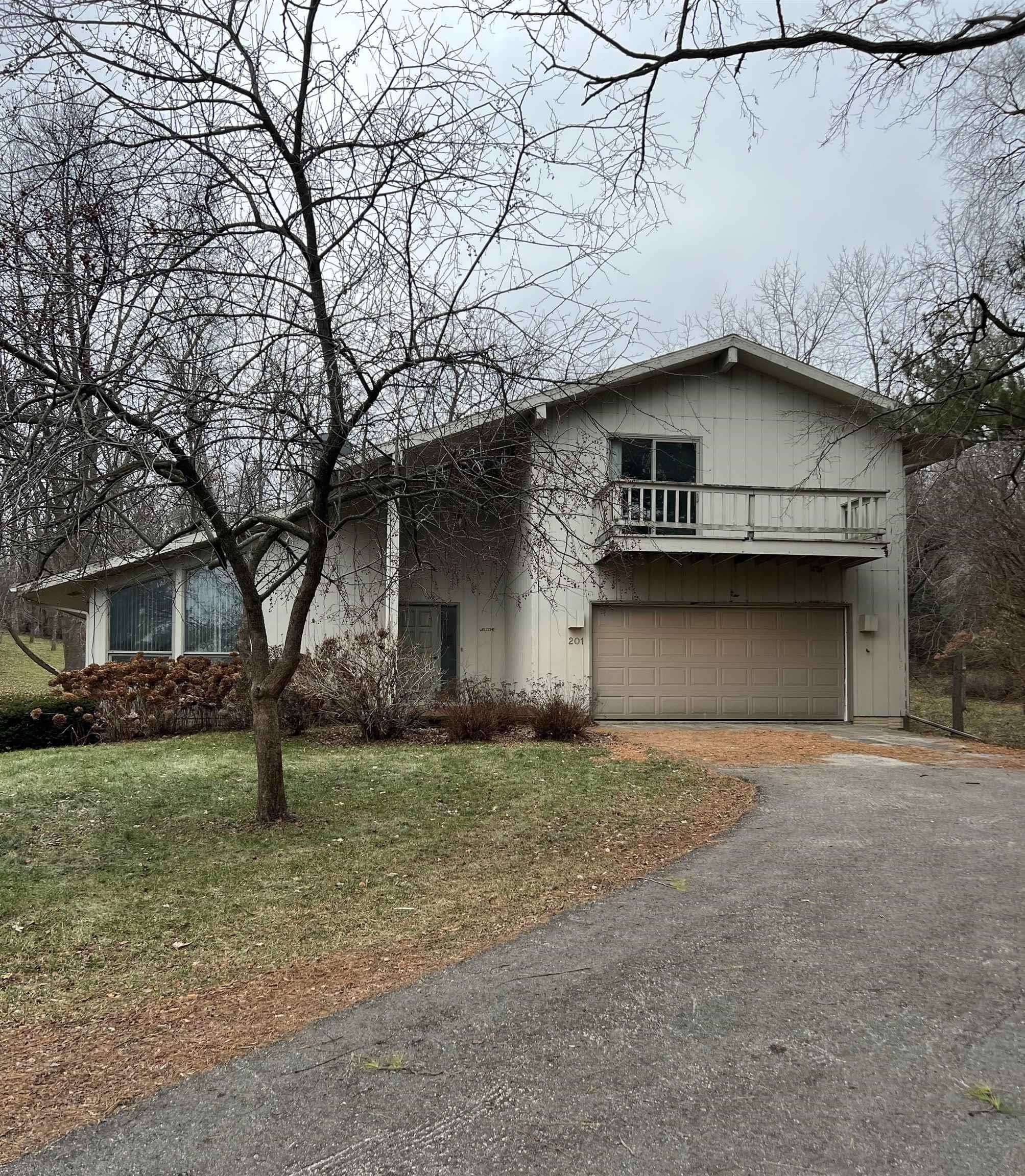 201 SW Summer DR, Saint Lucas, IA 52166