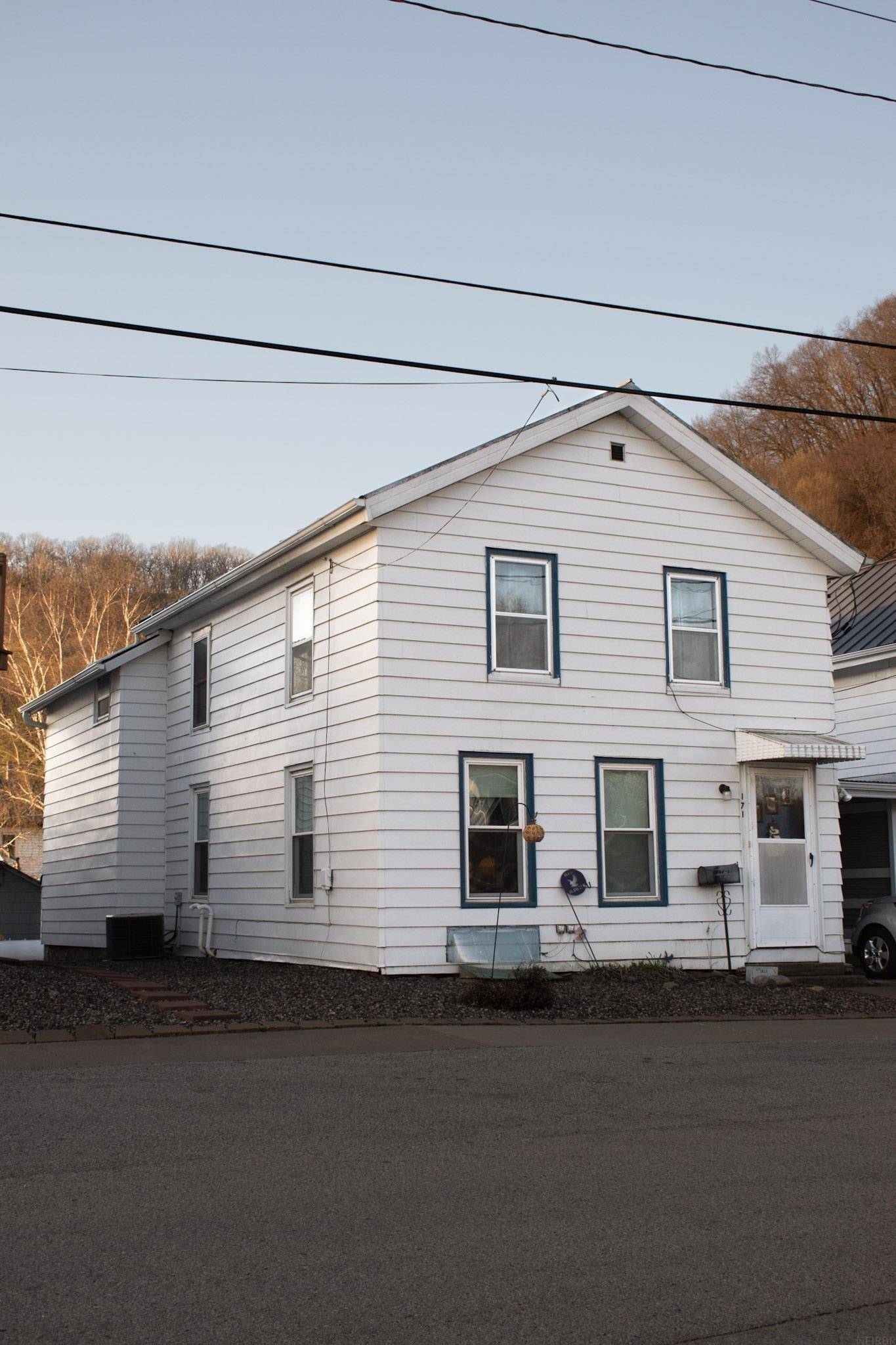 171 Valley ST, Lansing, IA 52151