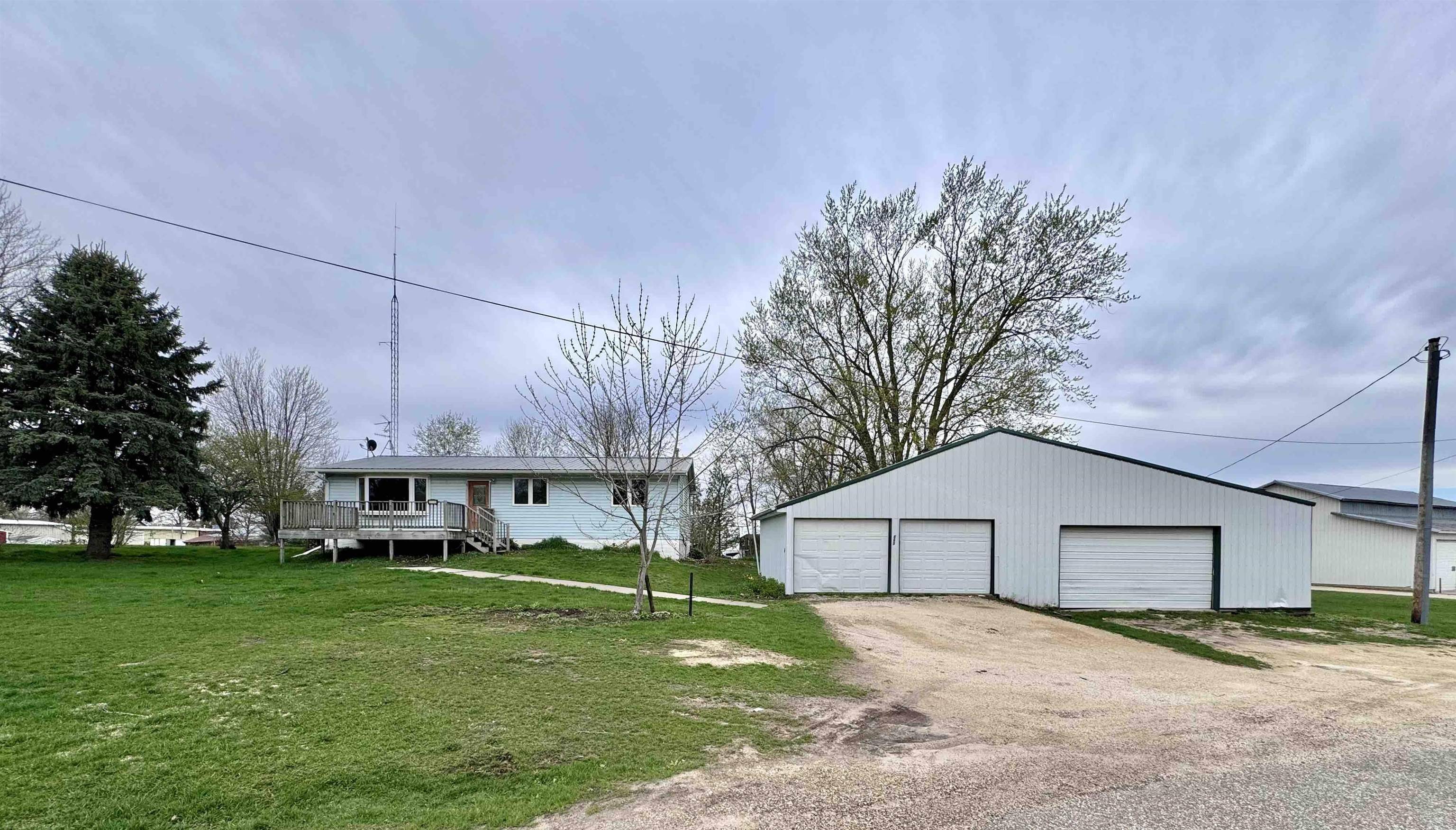 862 High St, Arlington, IA 50606
