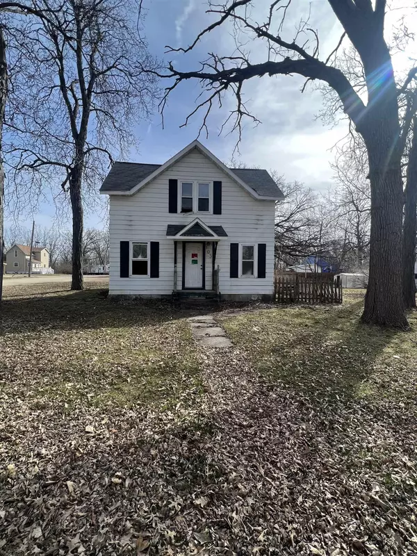 103 5th Ave SW, Oelwein, IA 50662