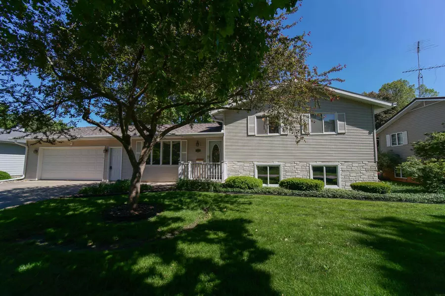 1205 4th AVE, Ackley, IA 50601